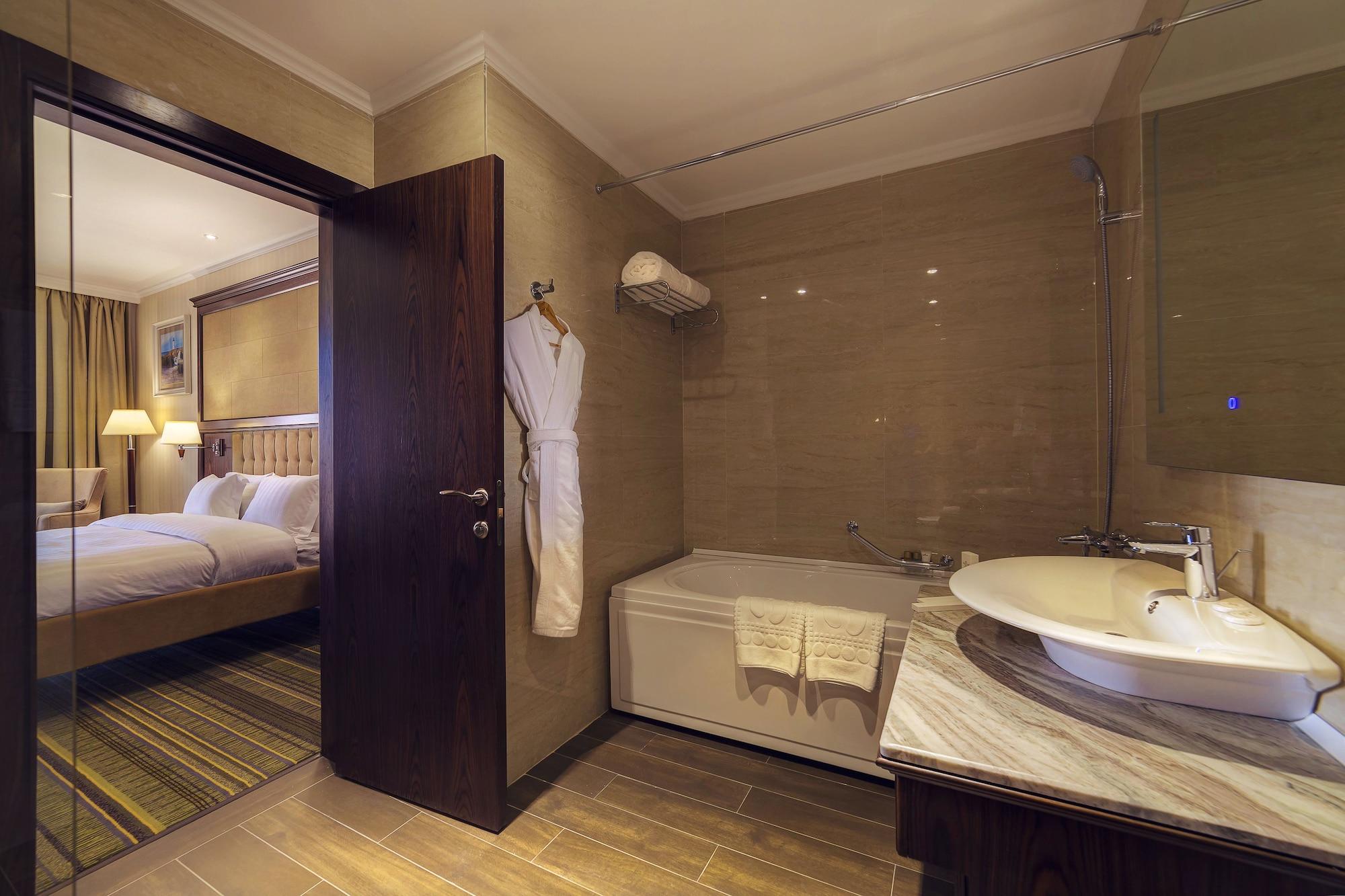 Shera Inn Hotel Ałma Ata Zewnętrze zdjęcie