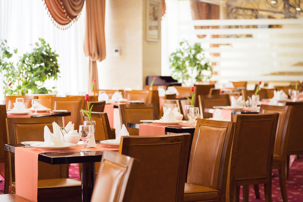 Shera Inn Hotel Ałma Ata Zewnętrze zdjęcie