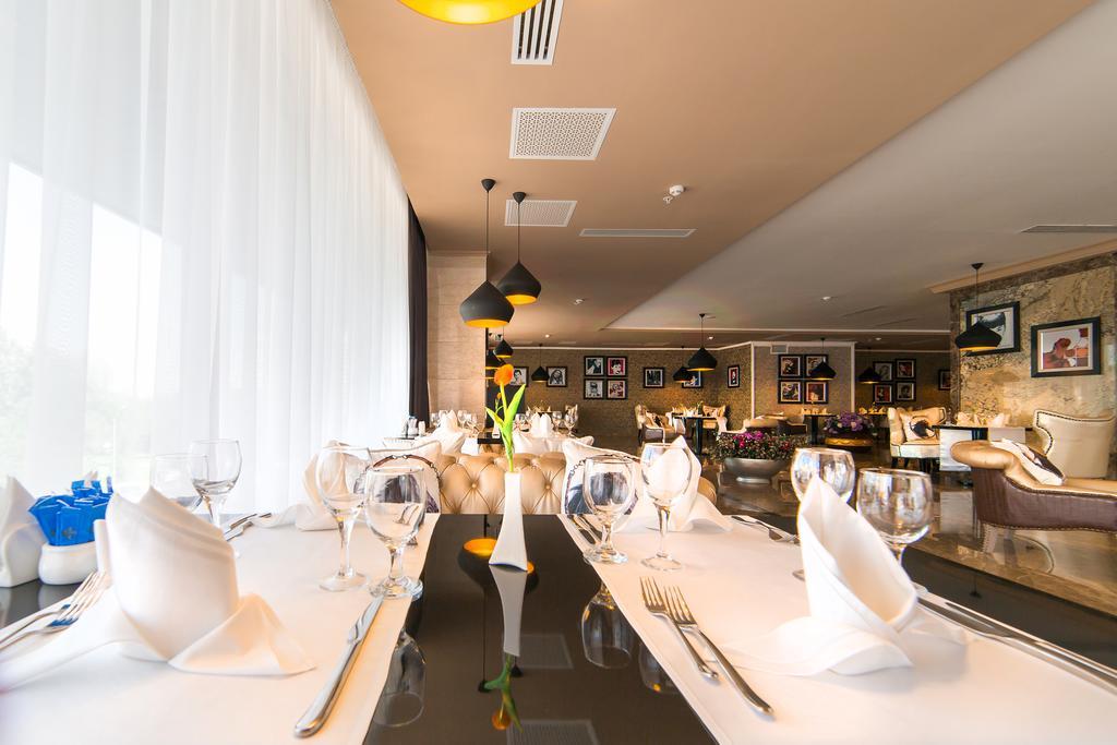 Shera Inn Hotel Ałma Ata Zewnętrze zdjęcie