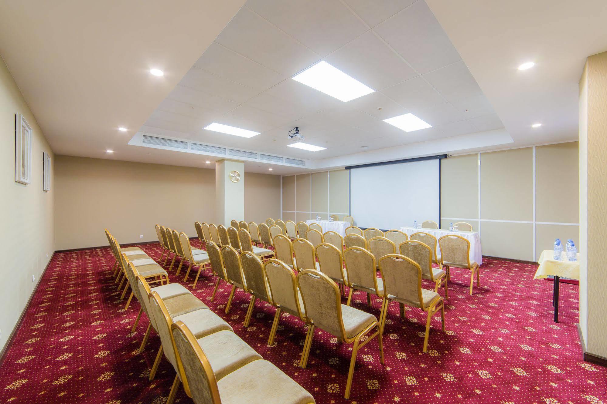 Shera Inn Hotel Ałma Ata Zewnętrze zdjęcie