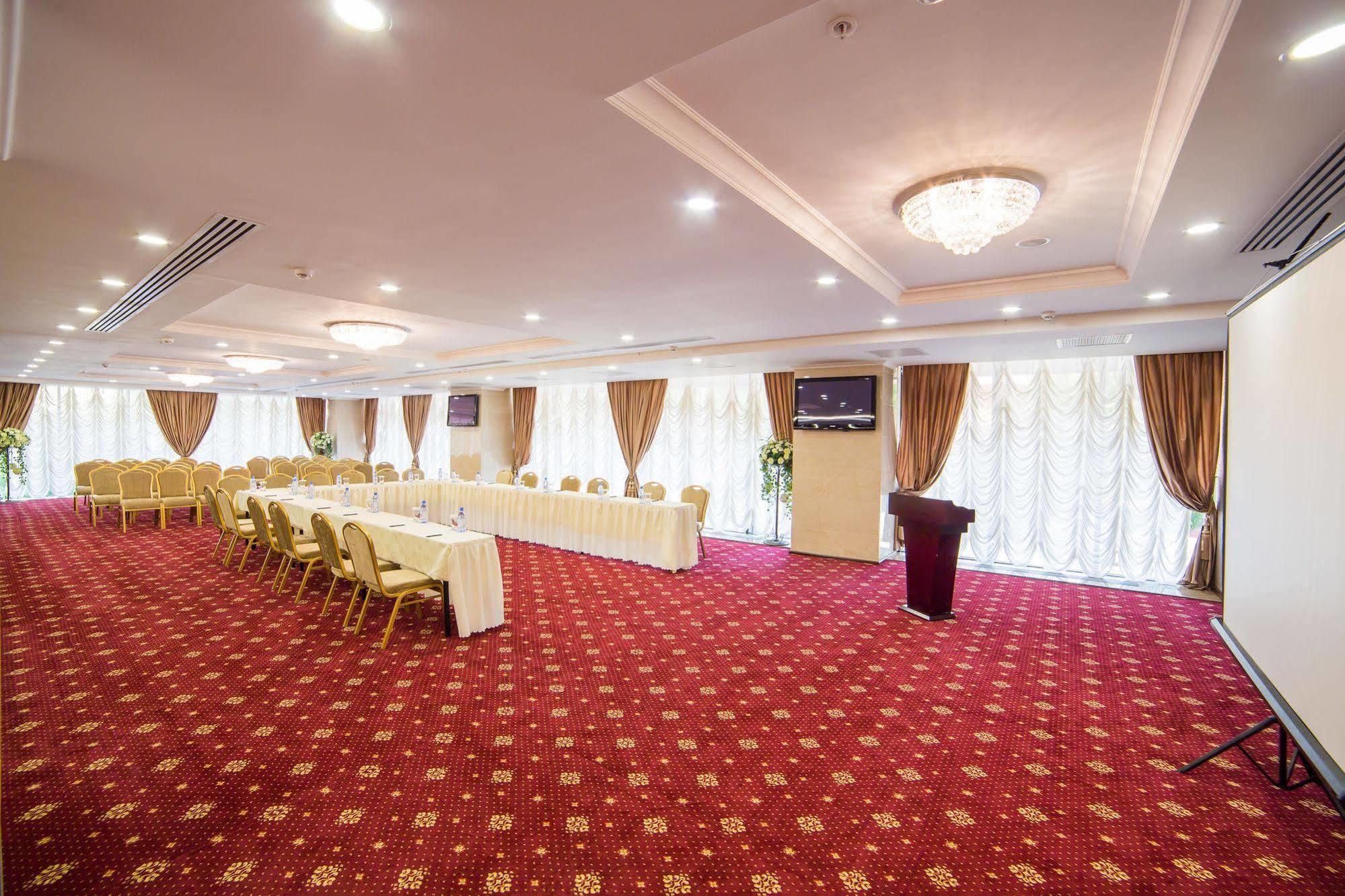 Shera Inn Hotel Ałma Ata Zewnętrze zdjęcie
